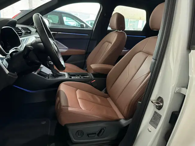 Audi Q3 view 5