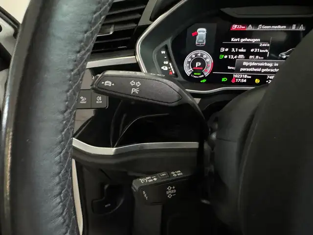 Audi Q3 view 14
