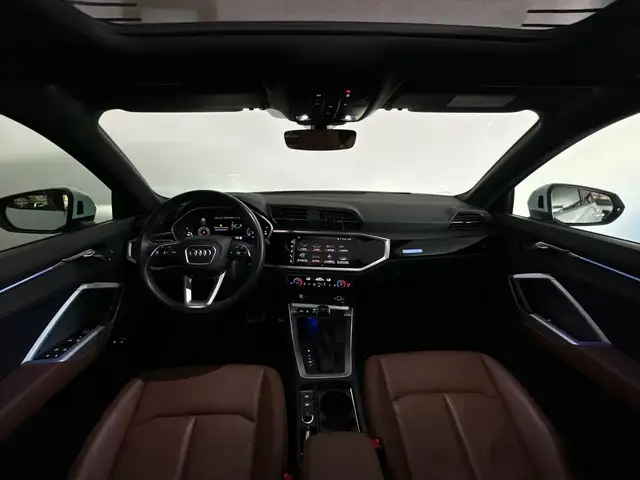 Audi Q3 view 4