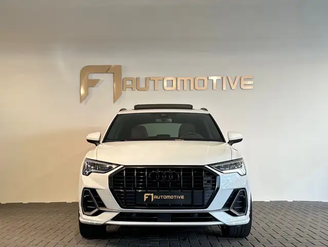Audi Q3 view 9