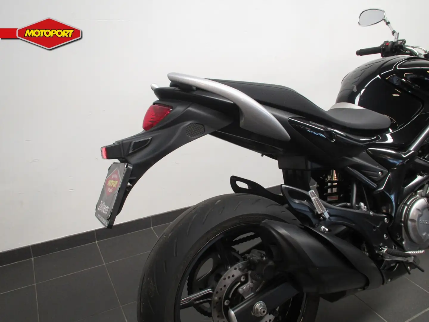 Suzuki GLADIUS Schwarz - 2