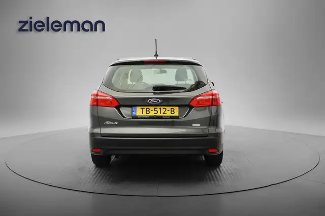 Ford Focus view 11