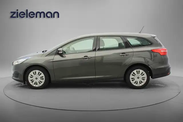 Ford Focus view 12