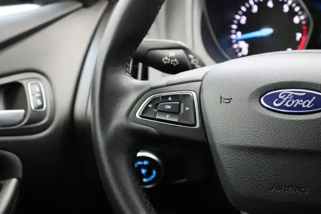 Ford Focus view 15