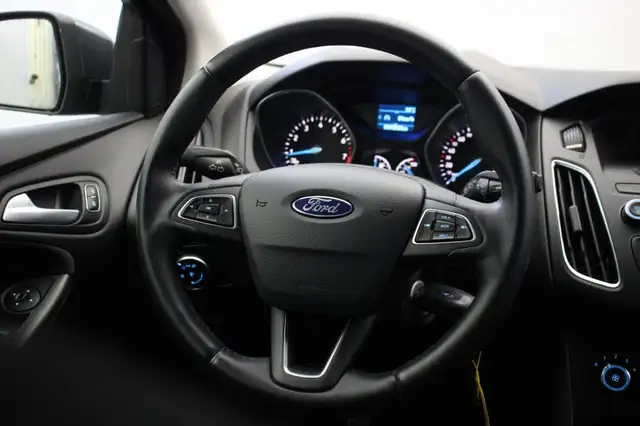 Ford Focus view 14