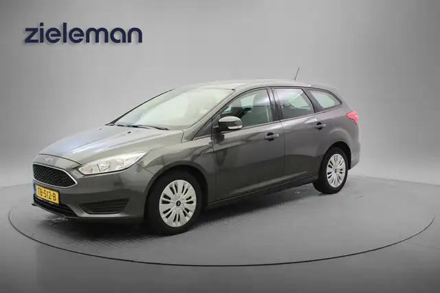 Ford Focus view 13