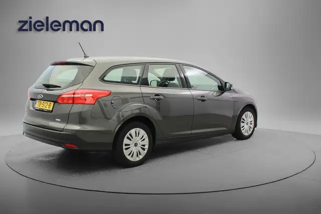 Ford Focus view 10