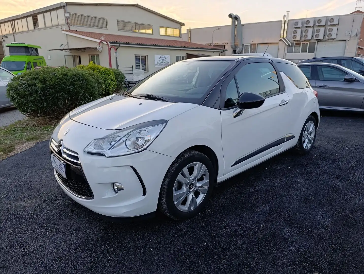 Citroen DS3 1.2 puretech So Chic 82cv Bianco - 1