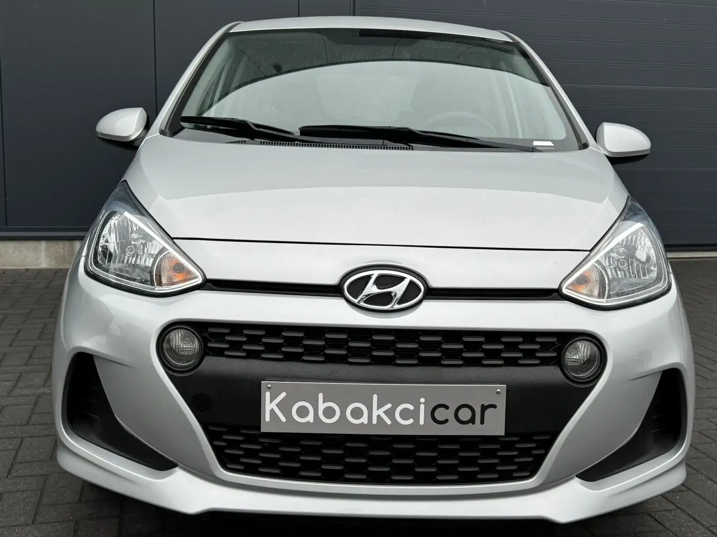 Hyundai i10 1.0i Twist // GARANTIE 12 MOIS //  5500  KM // Plateado - 2