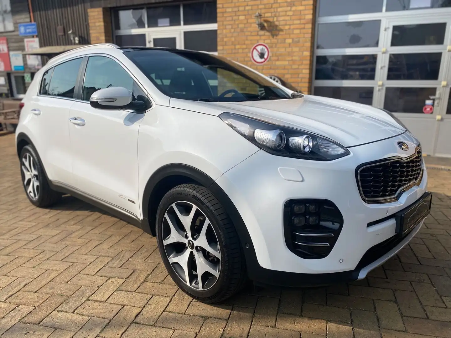 Kia Sportage GT-Line 4WD Leder Pano JBL Kamera AHK Weiß - 1