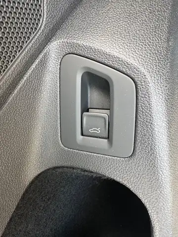 Volkswagen Passat view 20
