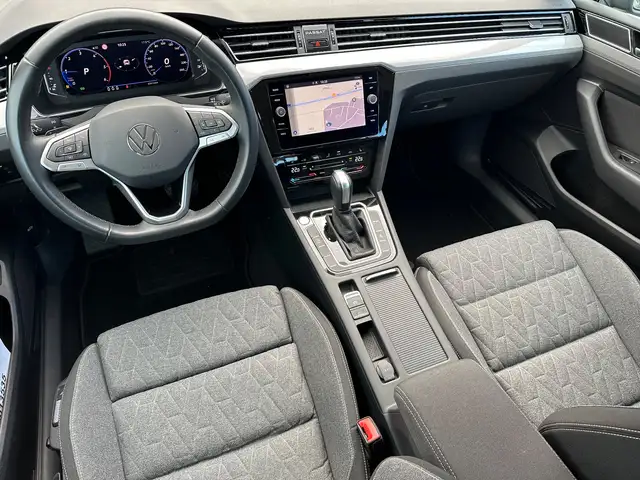 Volkswagen Passat view 14