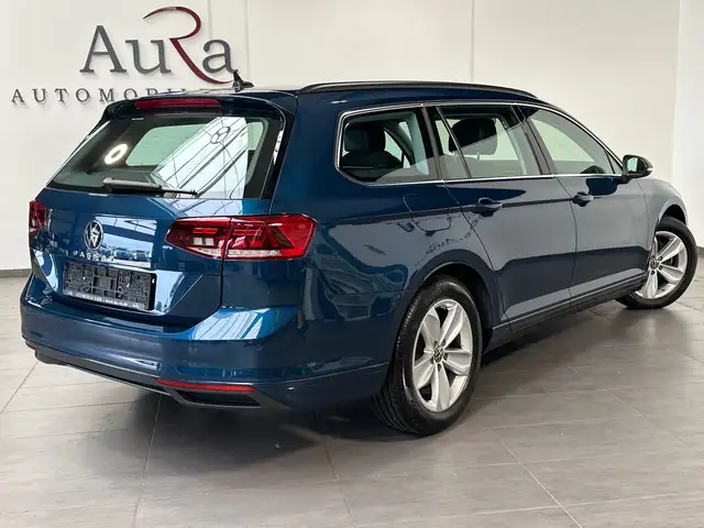 Volkswagen Passat view 4