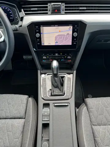 Volkswagen Passat view 15
