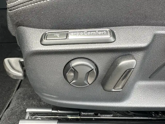 Volkswagen Passat view 19