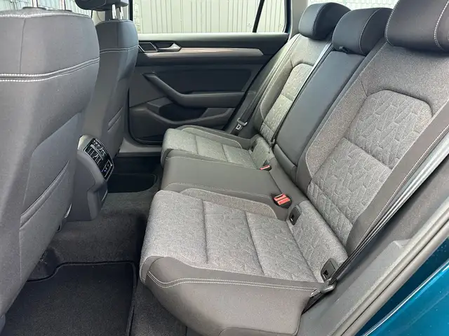 Volkswagen Passat view 13