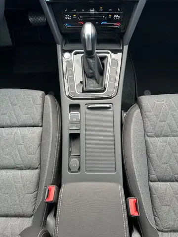 Volkswagen Passat view 16
