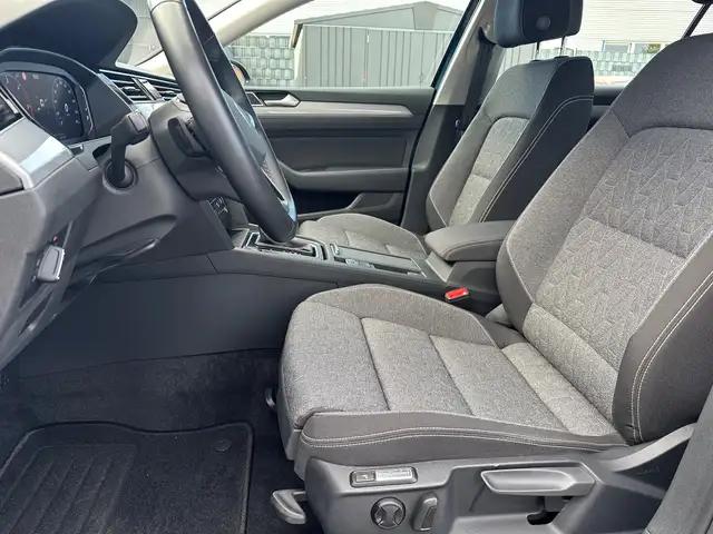Volkswagen Passat view 12