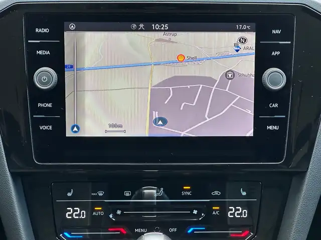 Volkswagen Passat view 17