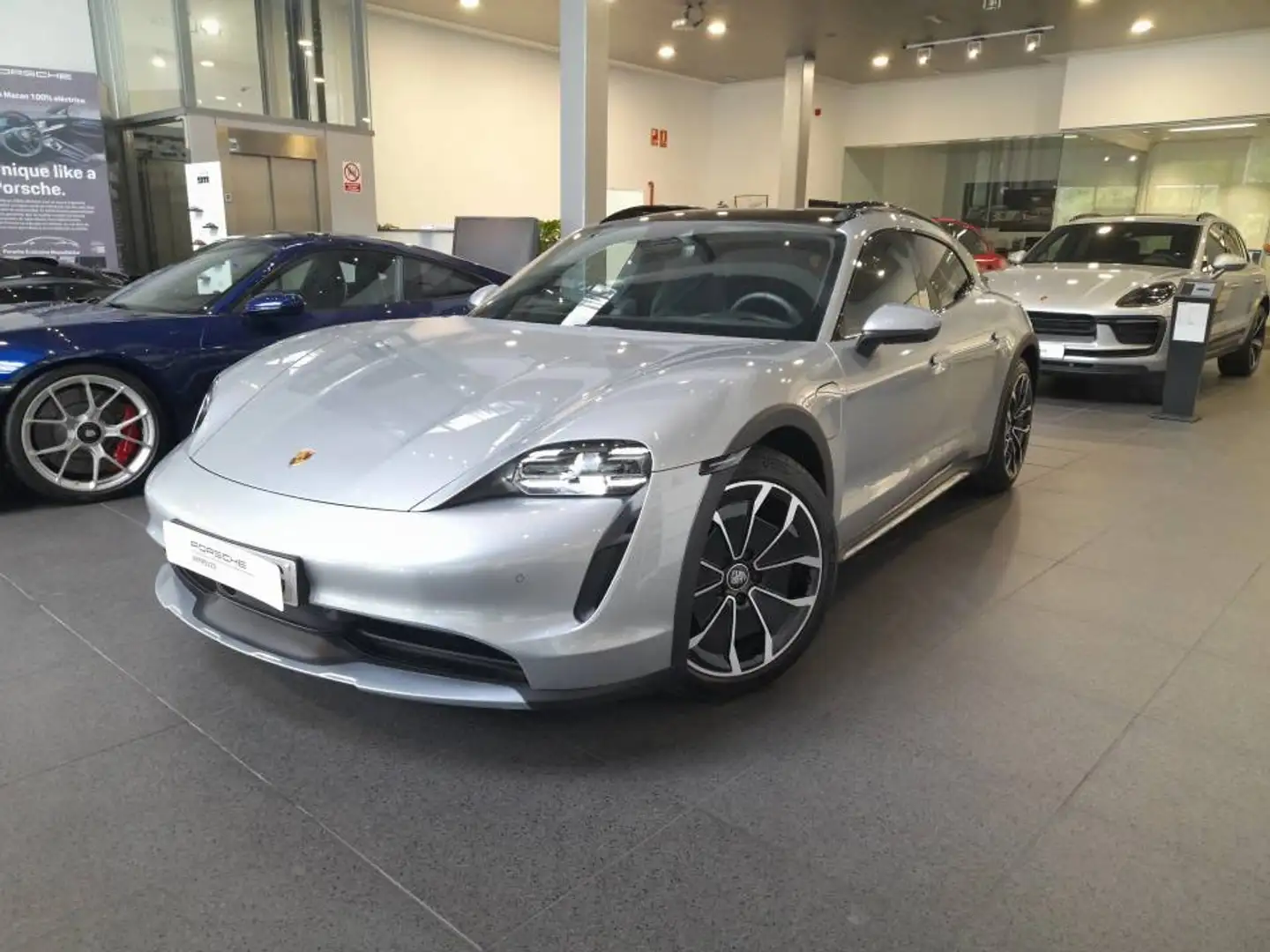 Porsche Taycan 4S Cross Turismo Argent - 1