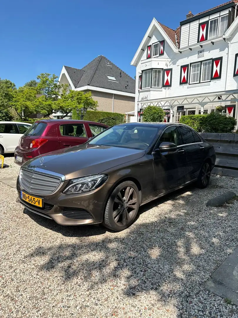 Mercedes-Benz C 250 Edition 1 Hnědá - 2