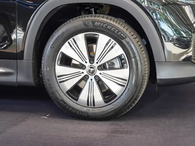 Mercedes-Benz EQB view 2