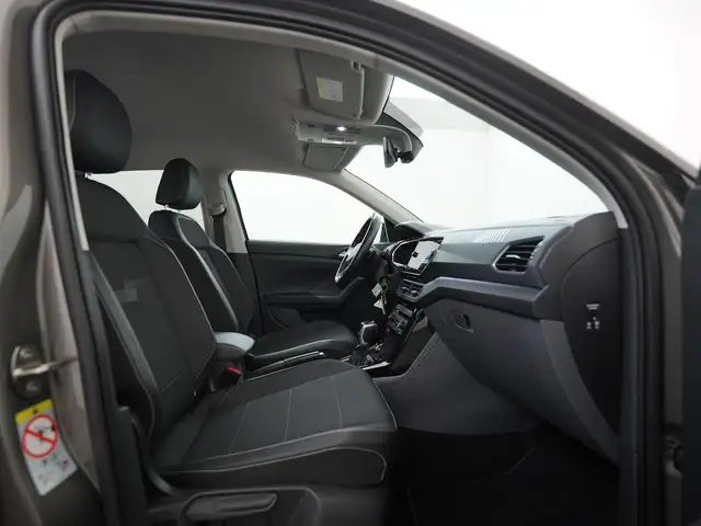 Volkswagen T-Cross view 3