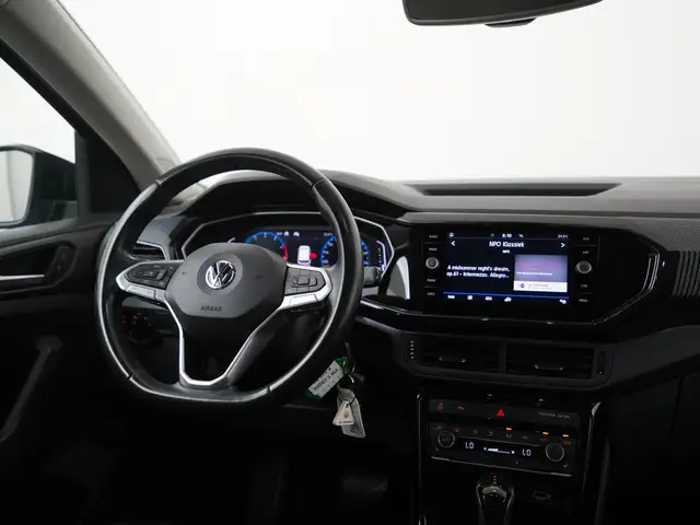 Volkswagen T-Cross view 6