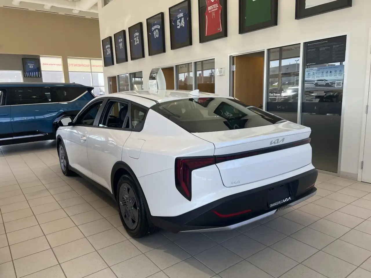 Kia K4 снимка Kia K4