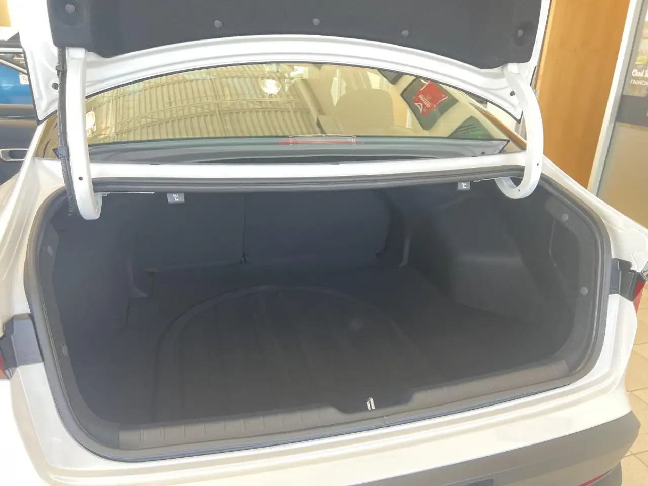 Kia K4 снимка Kia K4