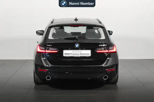 BMW 3 Series view 4