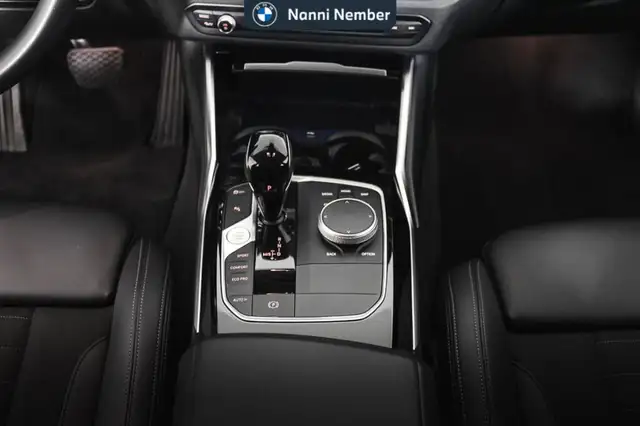 BMW 3 Series view 13
