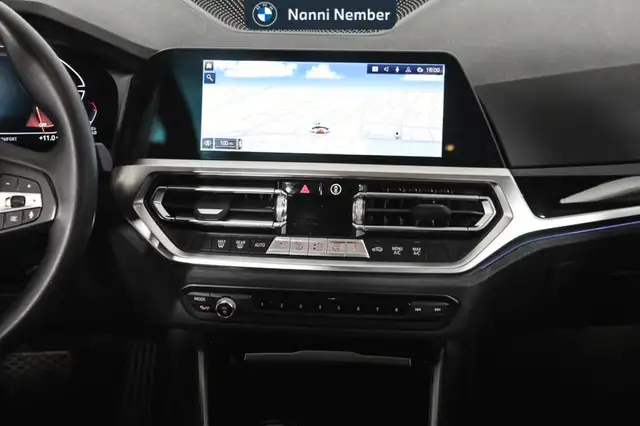 BMW 3 Series view 12