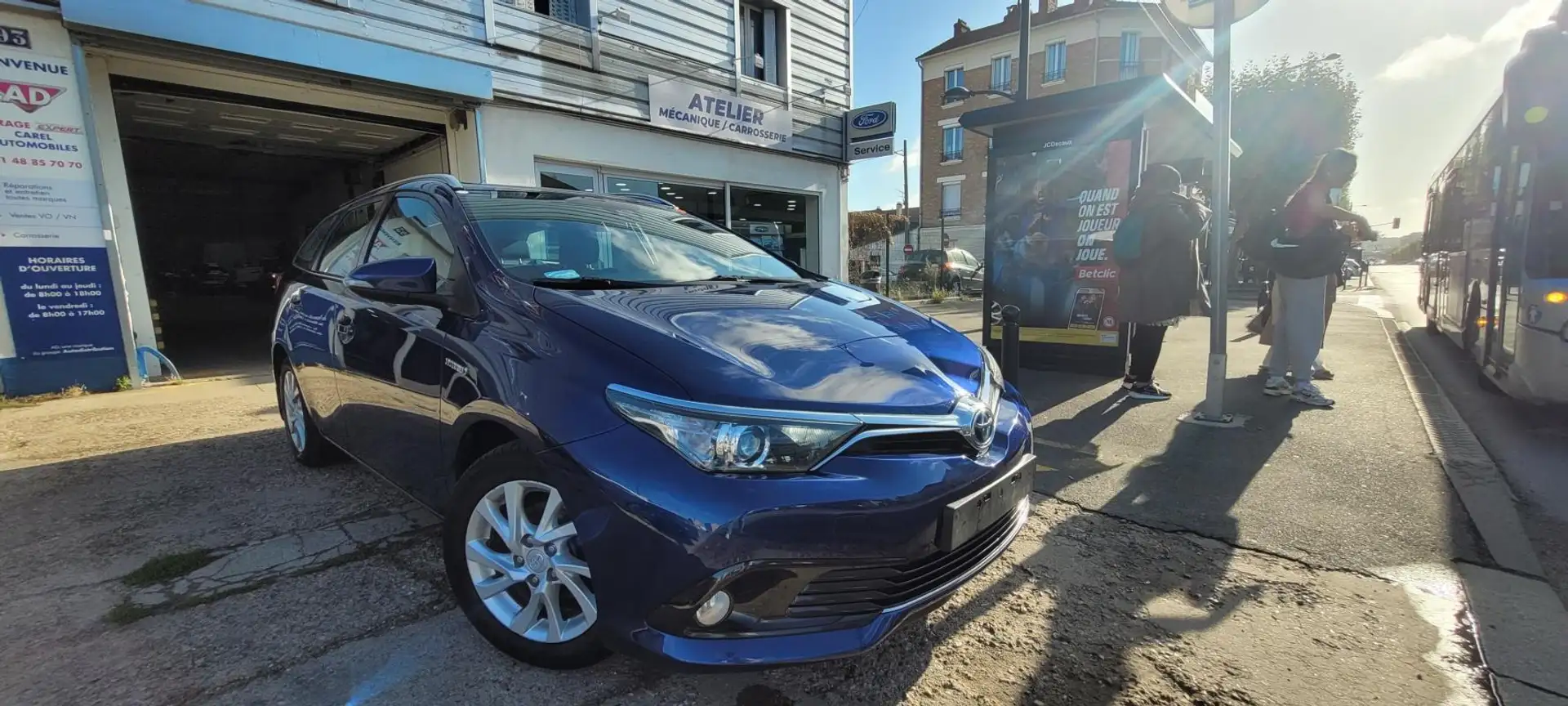 Toyota Auris TOURING SPORTS 1.8 HYBRID 136 COLLECTION CVT AUTO Bleu - 2