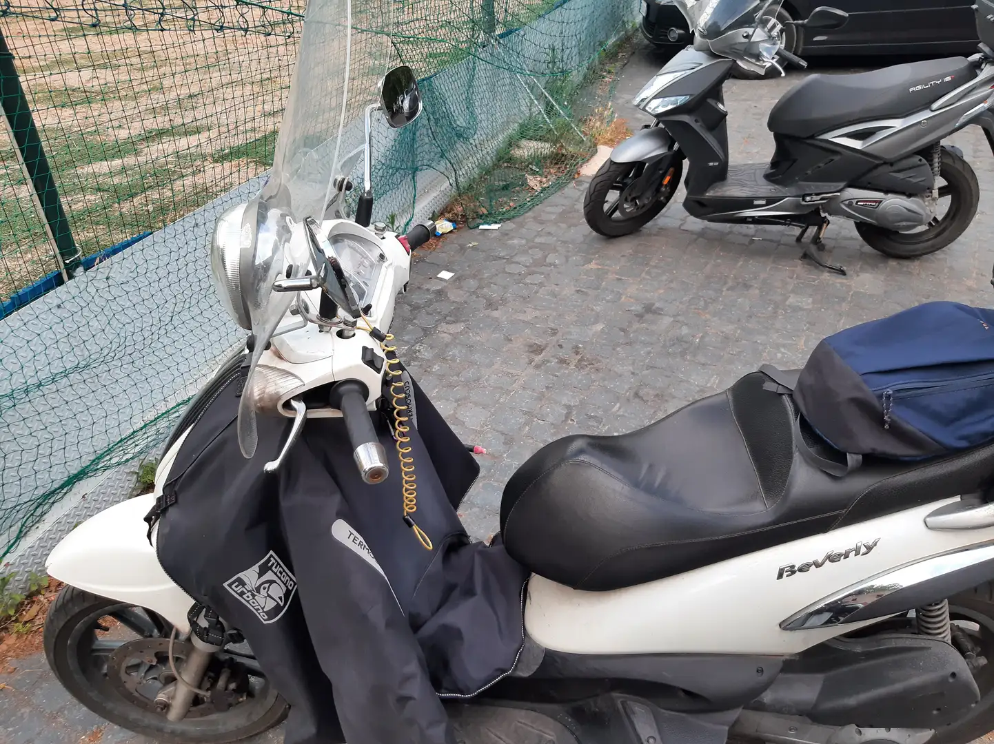 Piaggio Beverly 300 Tourer Wit - 2
