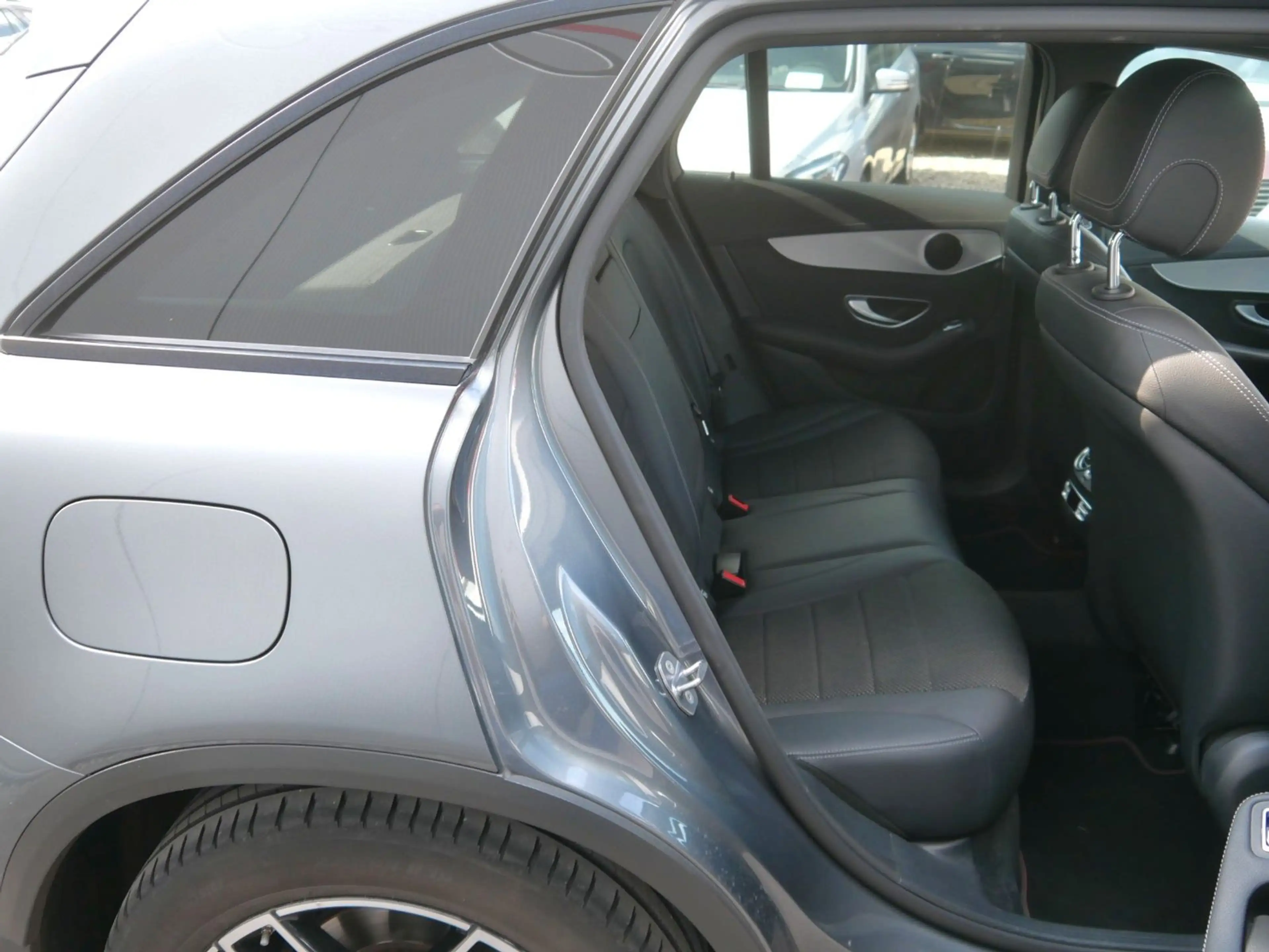 Mercedes-Benz GLC 250 d 4Matic AMG-Line NAVI/LED/HEAD-UP/AHK — photo 14