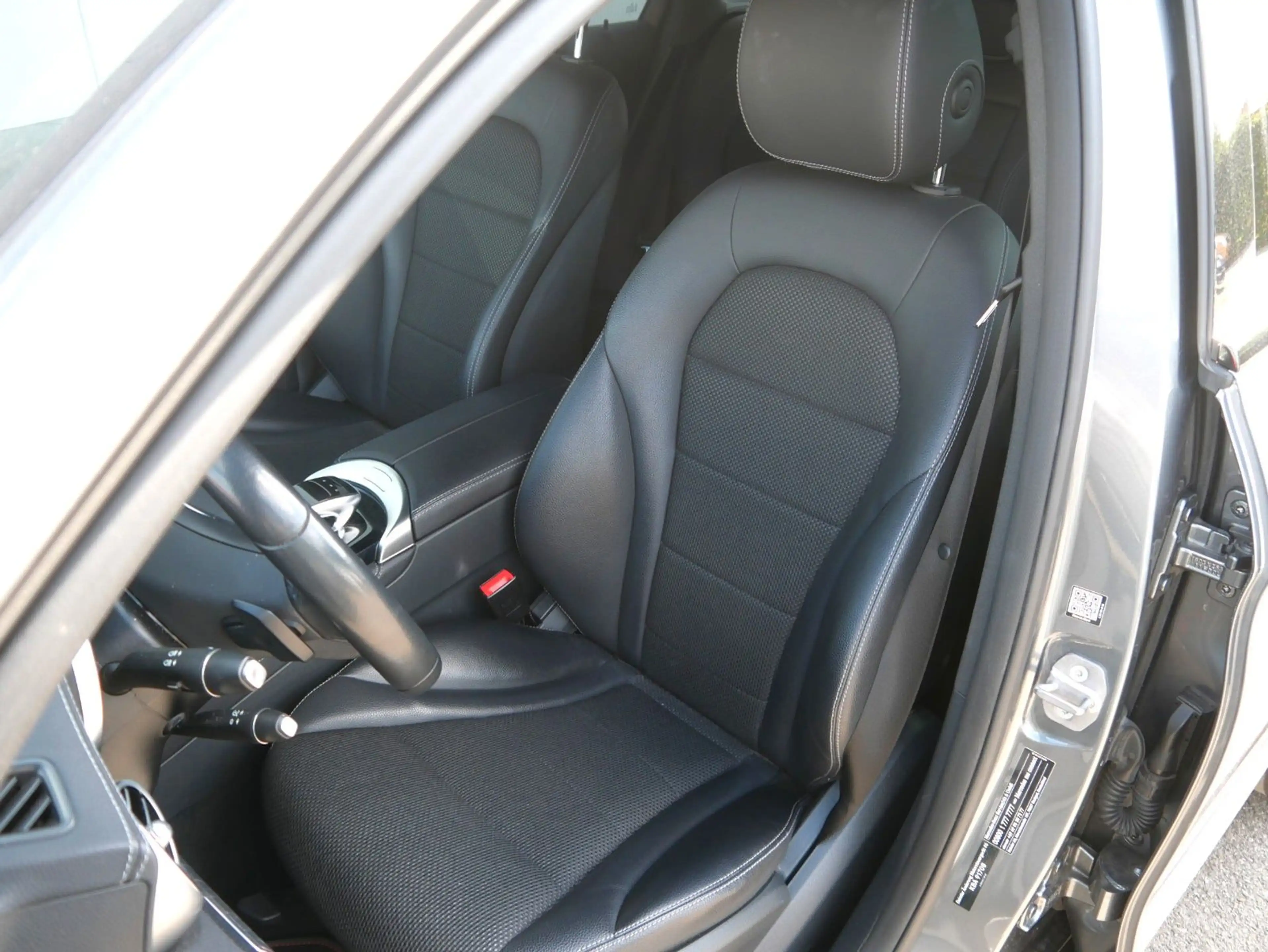 Mercedes-Benz GLC 250 d 4Matic AMG-Line NAVI/LED/HEAD-UP/AHK — photo 8