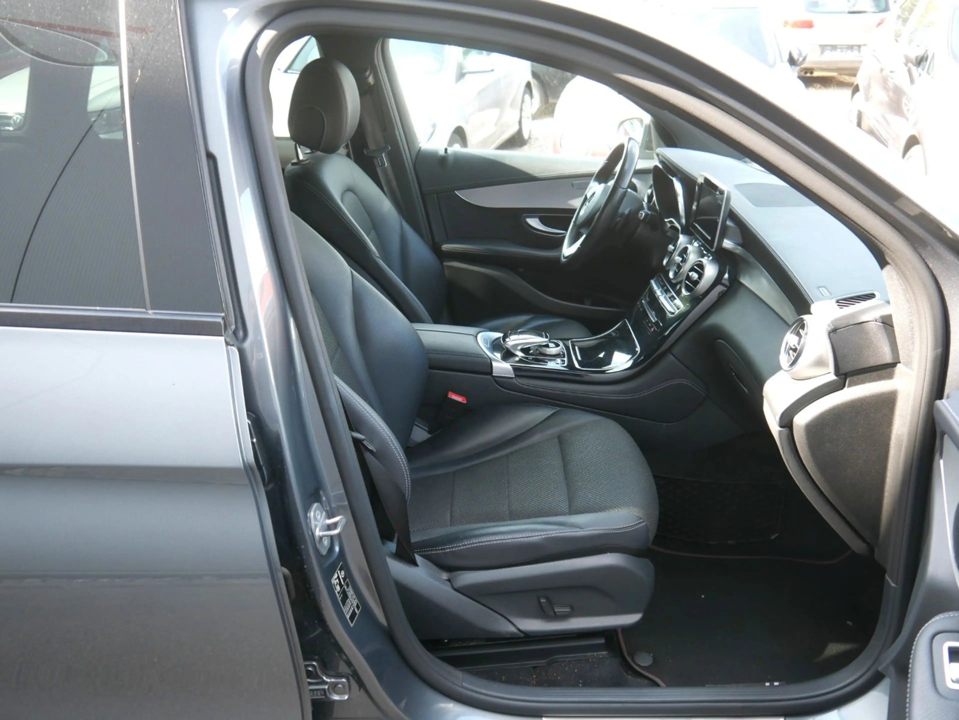 Mercedes-Benz GLC 250 d 4Matic AMG-Line NAVI/LED/HEAD-UP/AHK — photo 15