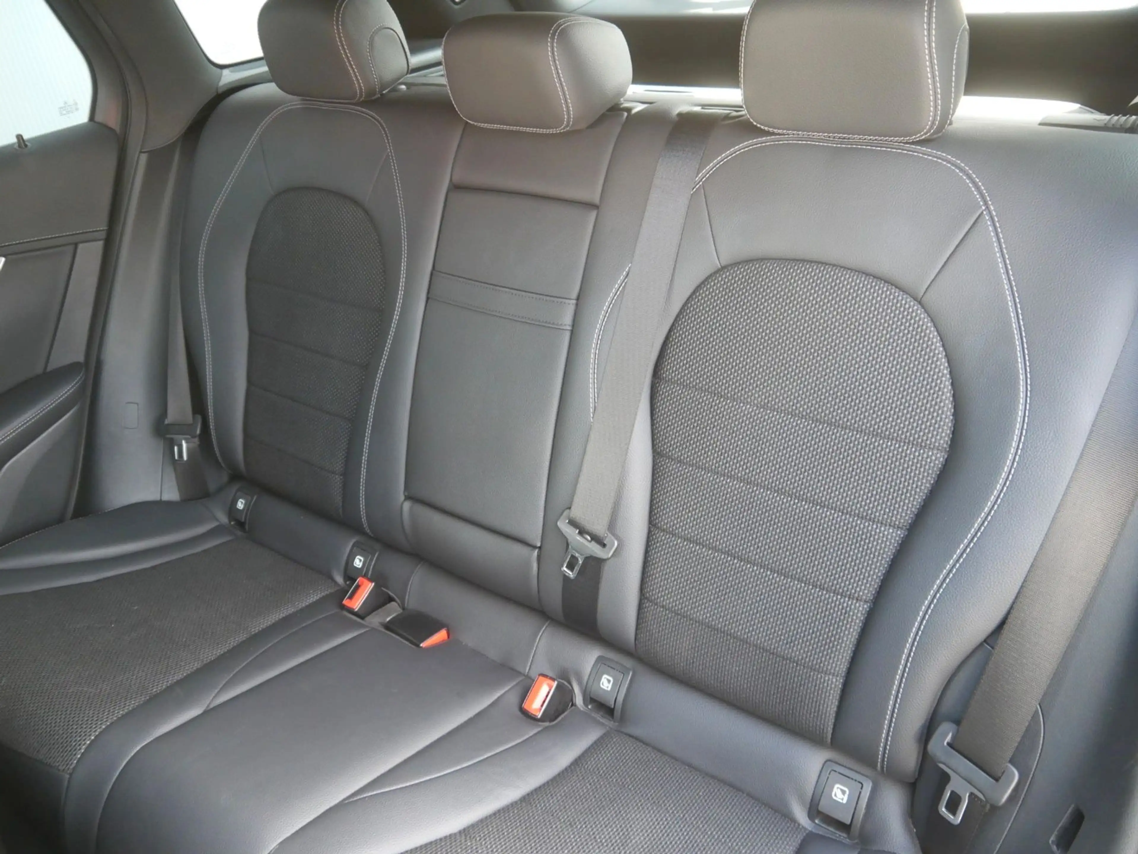 Mercedes-Benz GLC 250 d 4Matic AMG-Line NAVI/LED/HEAD-UP/AHK — photo 10