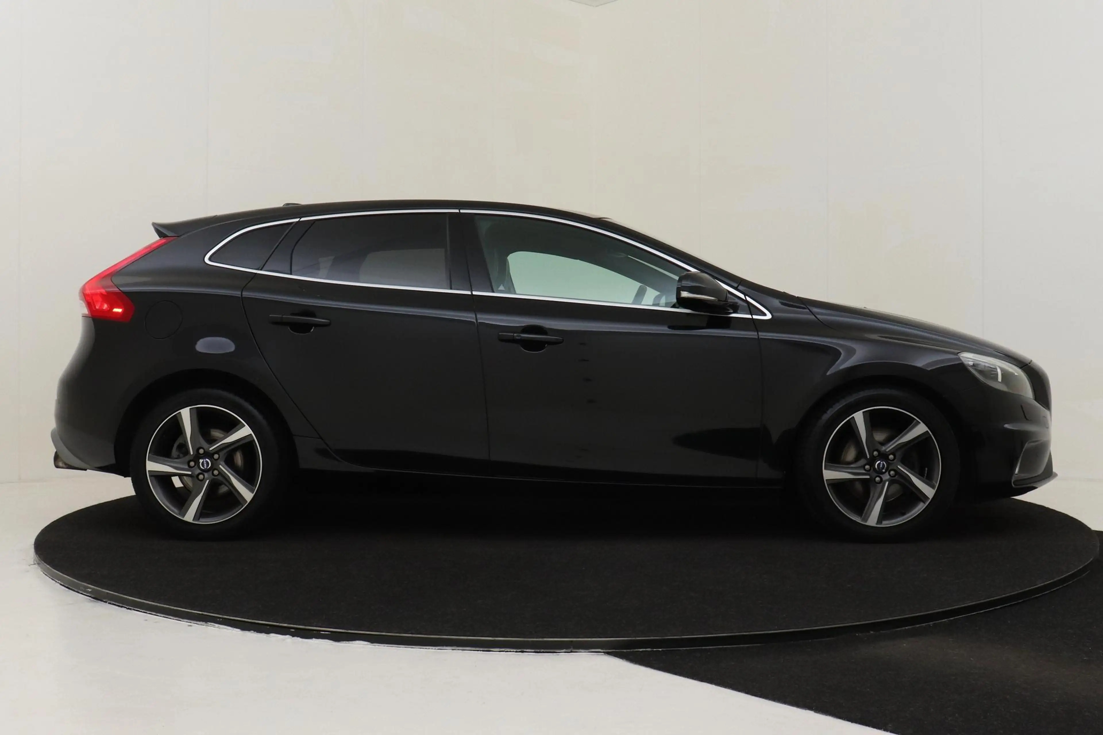 Volvo V40 T3 R-DESIGN -PANO.DAK|PREMIUM-SOUND|POWER-SEATS|LE — photo 13