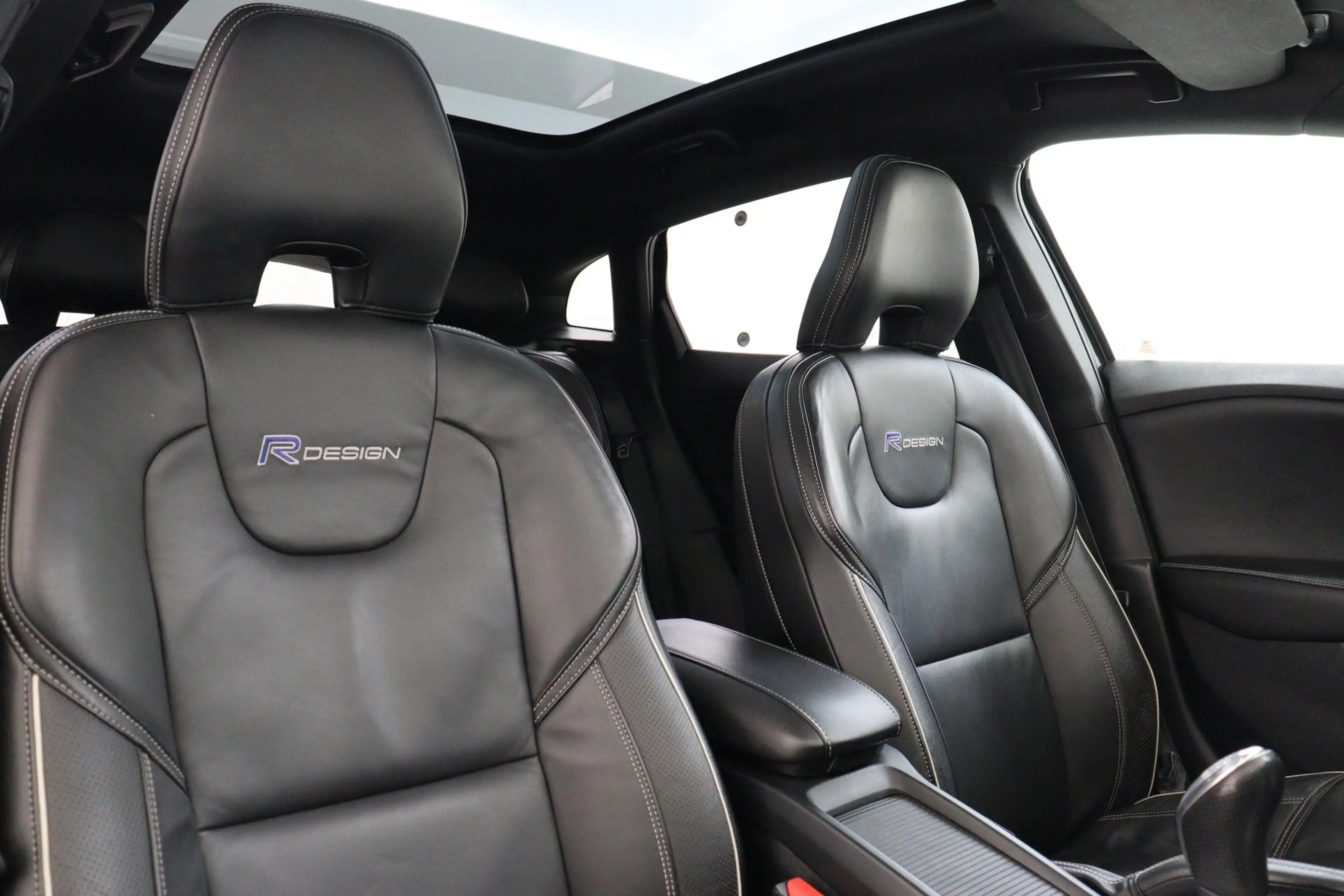 Volvo V40 T3 R-DESIGN -PANO.DAK|PREMIUM-SOUND|POWER-SEATS|LE — photo 12