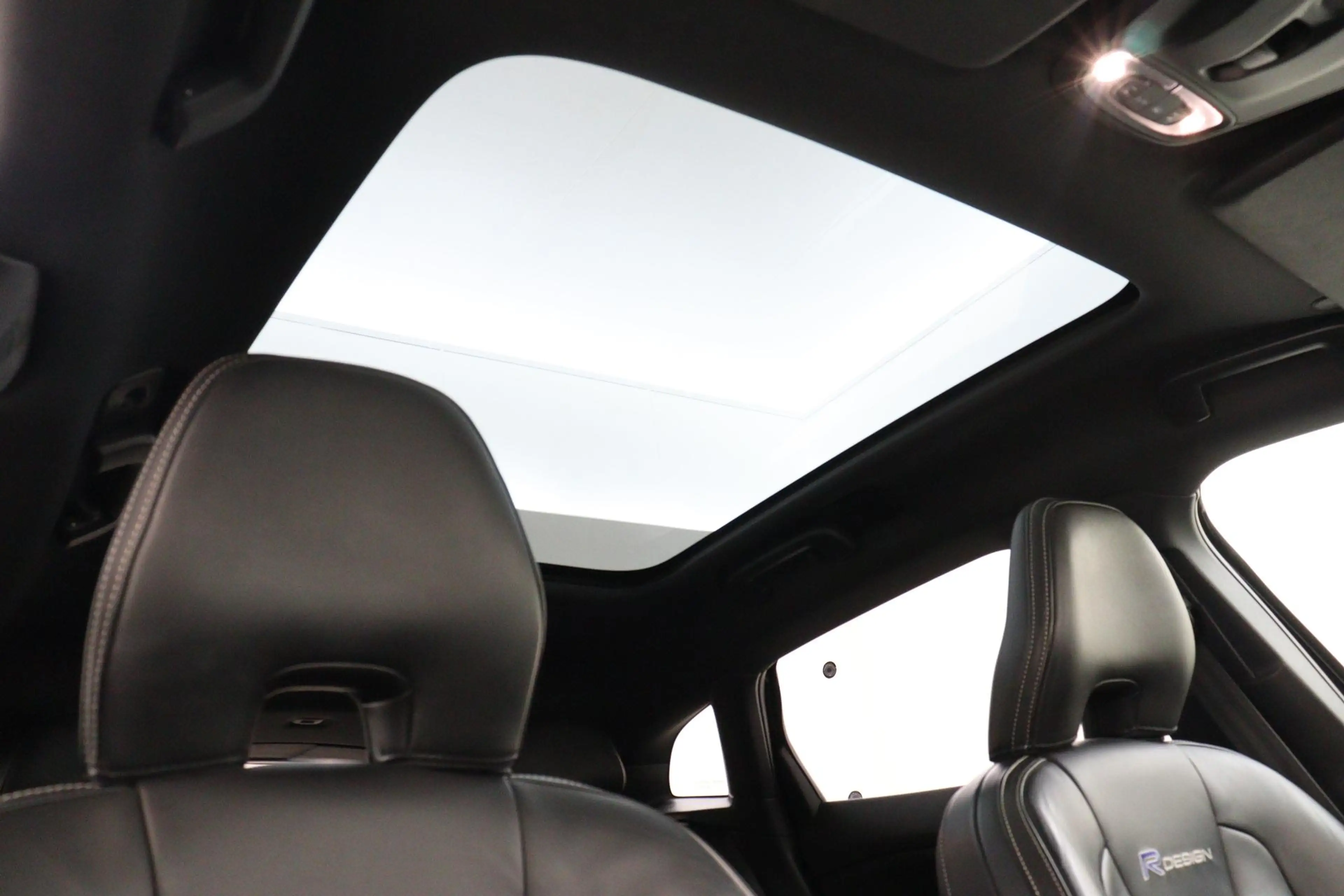 Volvo V40 T3 R-DESIGN -PANO.DAK|PREMIUM-SOUND|POWER-SEATS|LE — photo 10