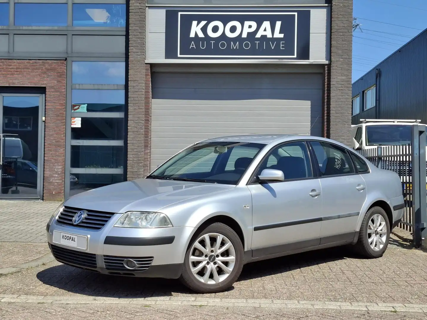 Volkswagen Passat 2.0 Trendline | Airco | NAP | Cruise Grijs - 1