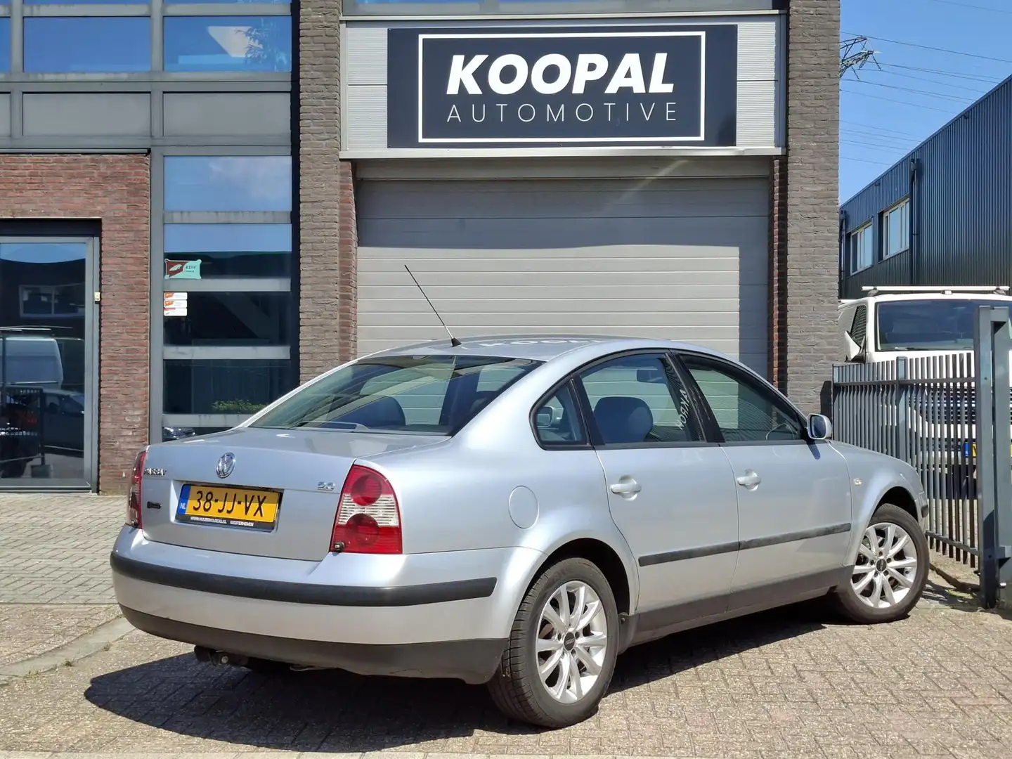 Volkswagen Passat 2.0 Trendline | Airco | NAP | Cruise Grijs - 2