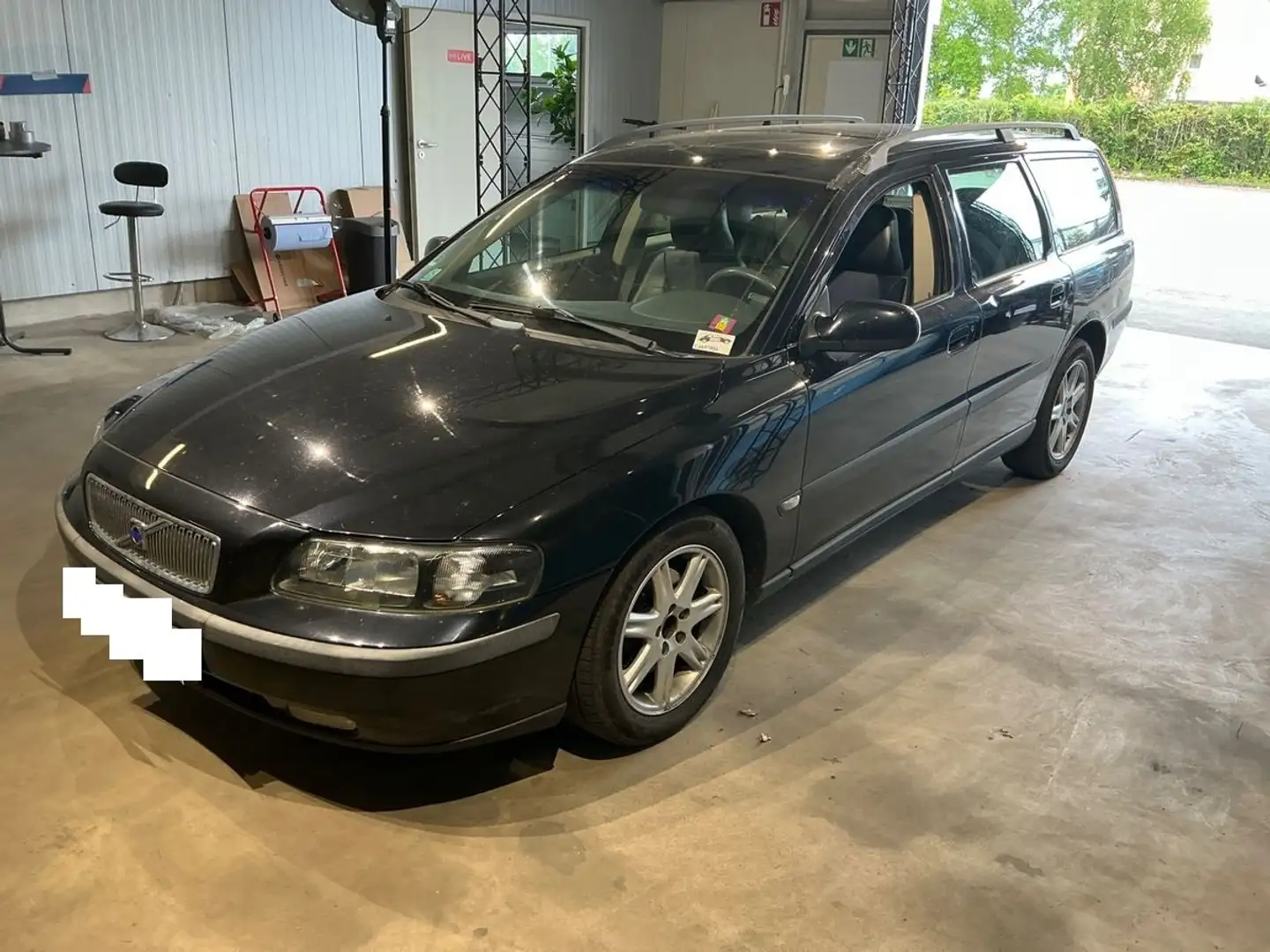 Volvo V70 2.4 Comfort 1.Han/Klima/CD/Leder/LM+M&S/TÜV NEU Schwarz - 1