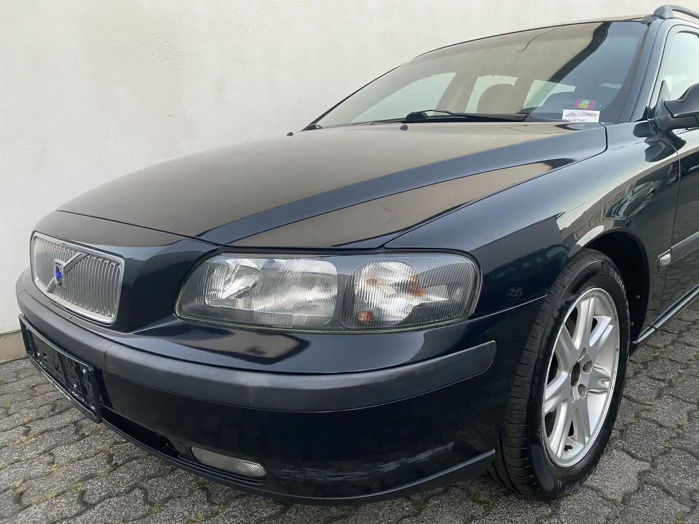 Volvo V70 2.4 Comfort 1.Han/Klima/CD/Leder/LM+M&S/TÜV NEU Schwarz - 2