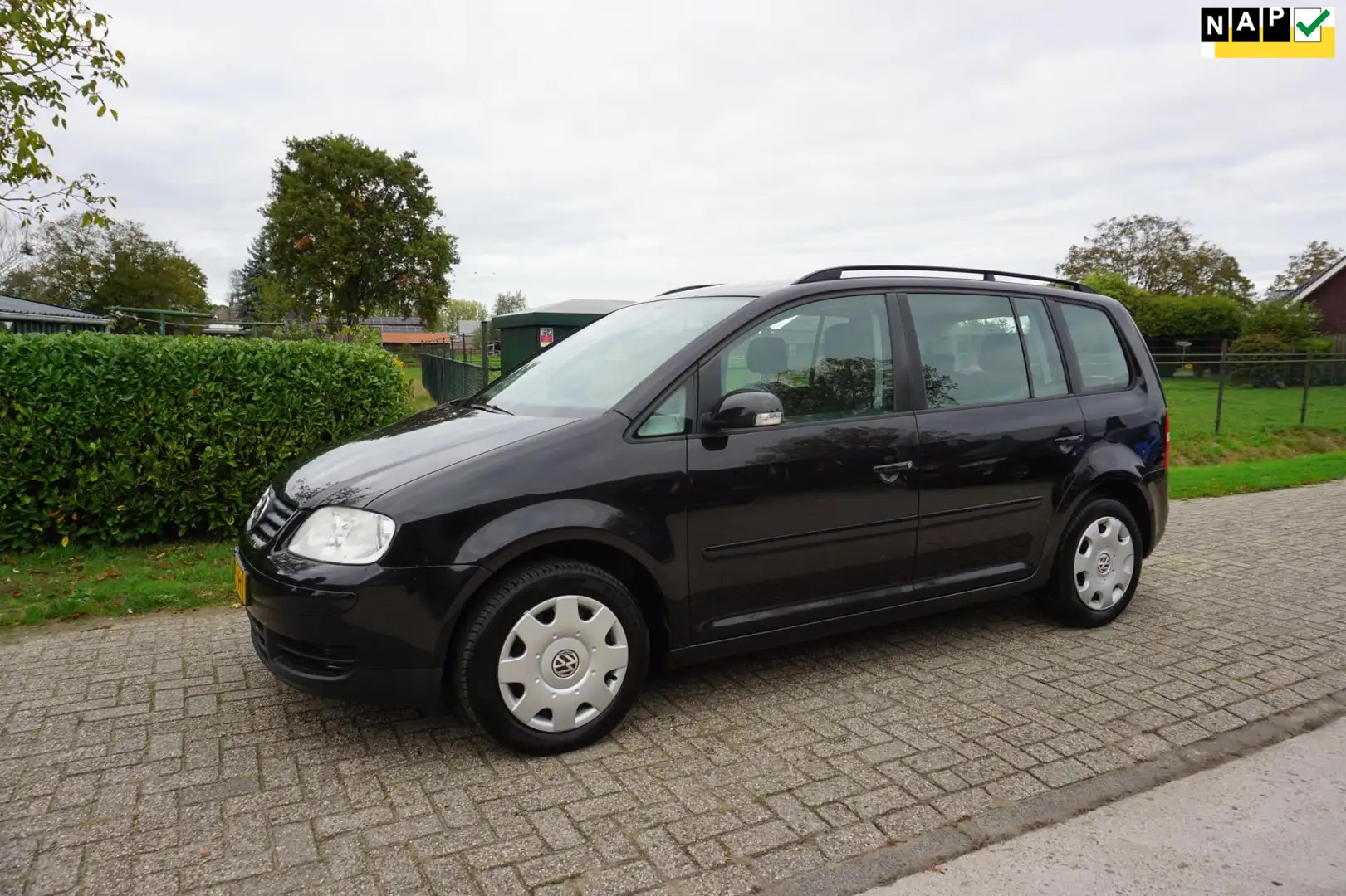 Volkswagen Touran 1.9 TDI 7 persoons, goed rijdend Zwart - 1