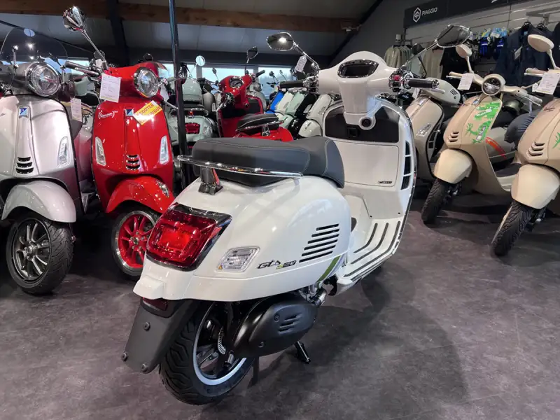 Vespa GTS - foto 3