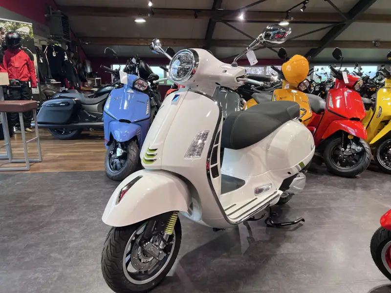 Vespa GTS - foto 2