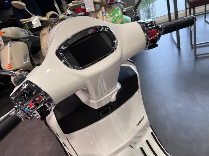 Vespa GTS - foto 6